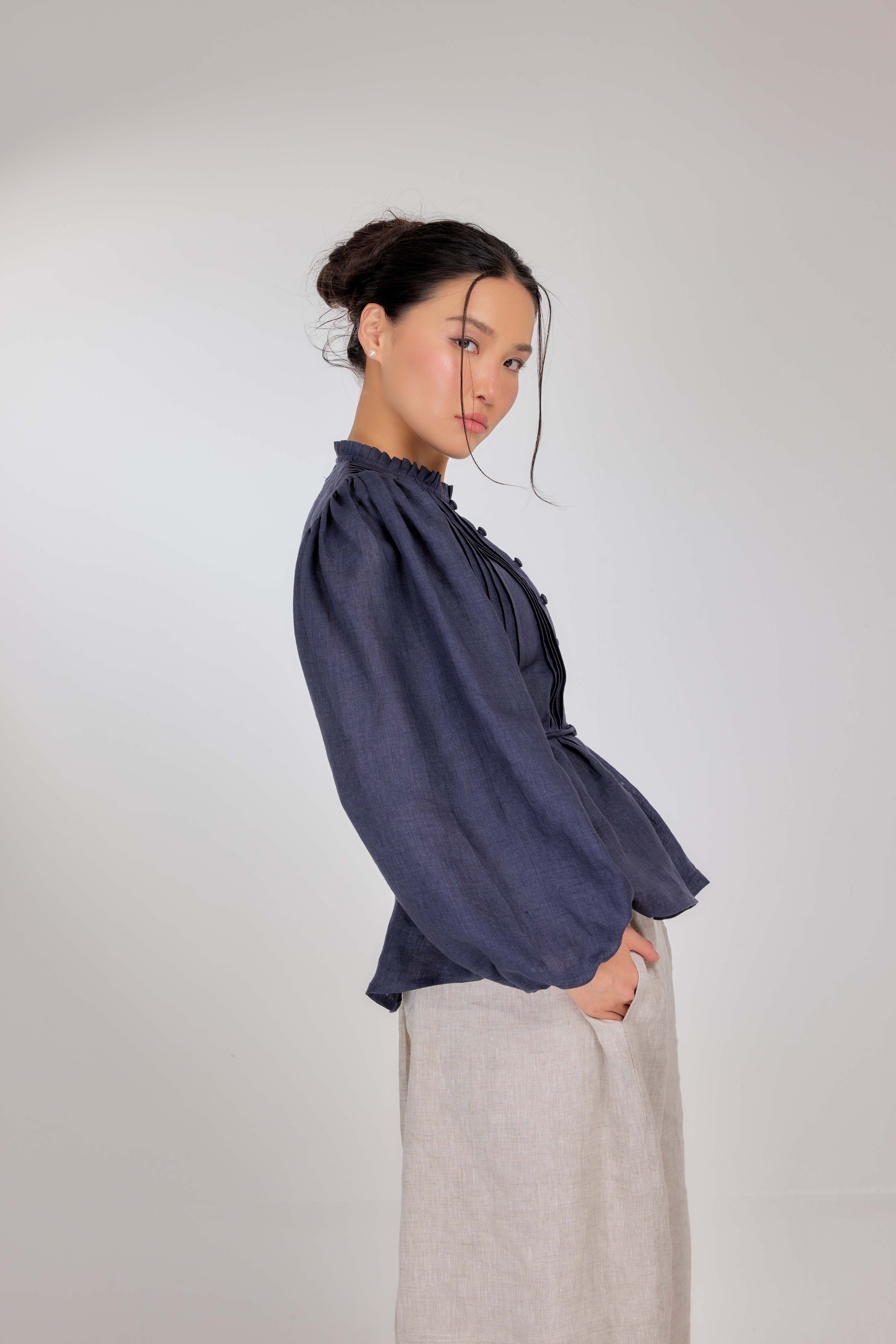 16 - The Daydream Tie-Waist Mélange Pure Linen Top in Denim Dimension
